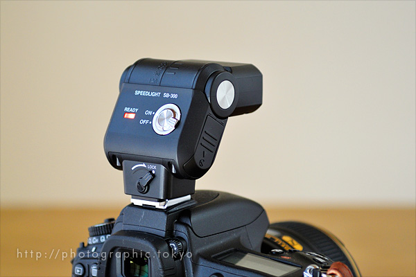 カメラ その他 小型軽量のお気軽ストロボ・Nikon スピードライト SB-300 