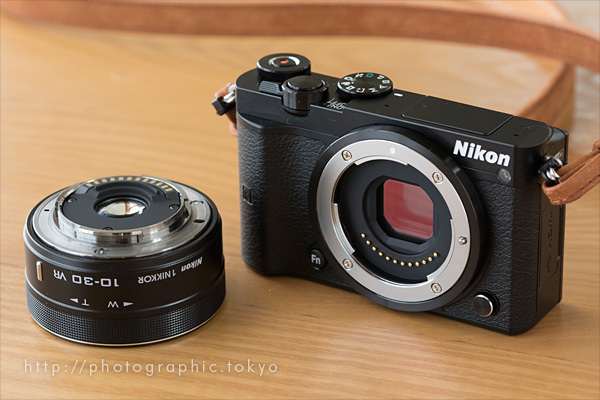 Nikon1J5本体と標準ズーム
